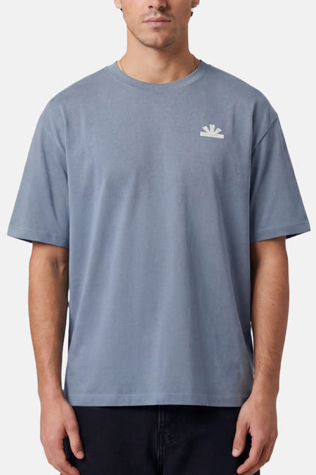 Blauw T-shirt met korte mouwen van BASELAB, met een klein wit logo op de borst.