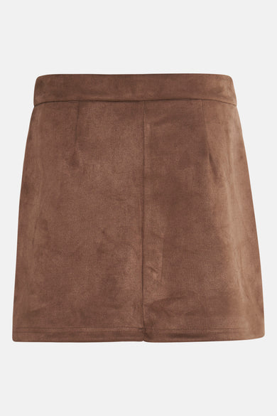 Jupe courte brune de HAILYS, avec une texture en similire cuir et un modèle droit.