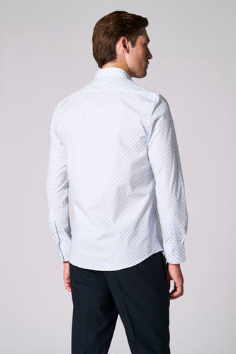 Chemise bleue à manches longues de Bruce & Butler, avec un fin motif à carreaux, le dos est inclus.