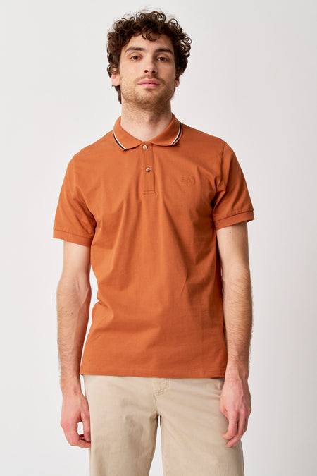 Polos Brun - Bruce & Butler