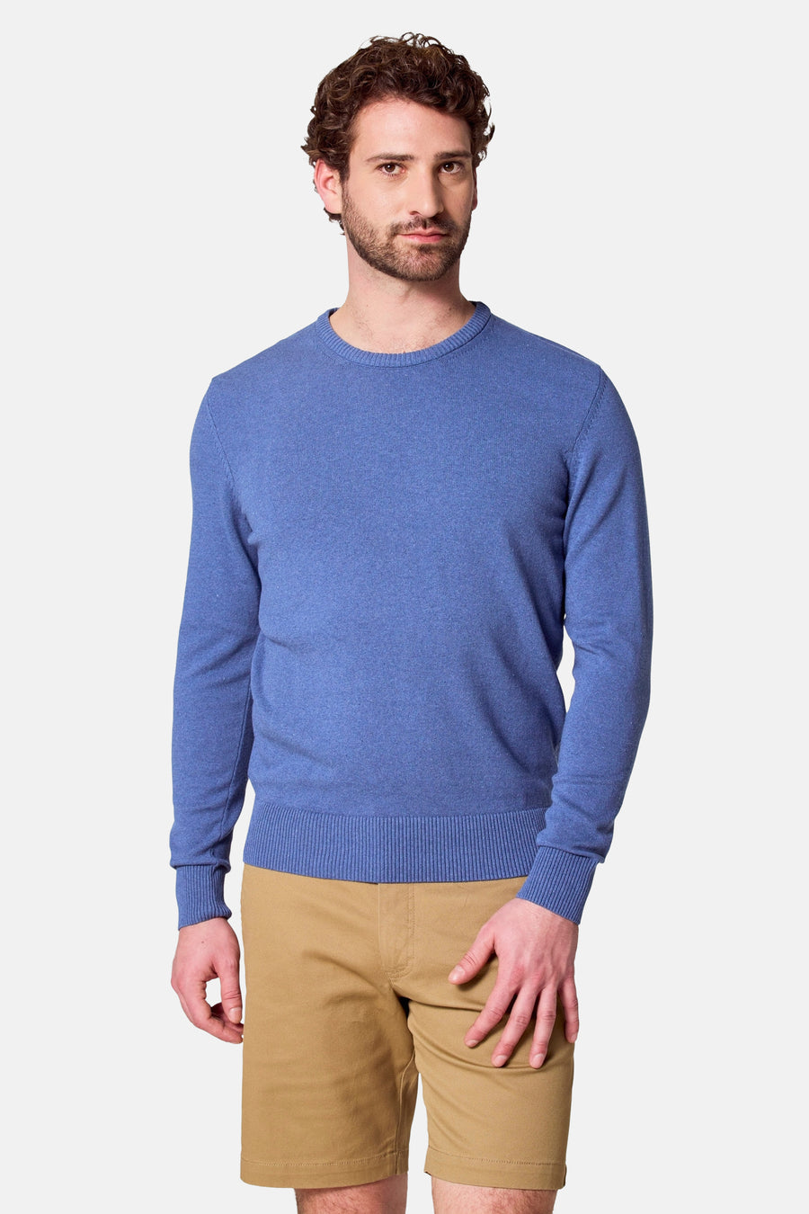 T-shirt bleu avec col rond de Bruce & Butler, avec côtes sur les bords et coupe masculine.
