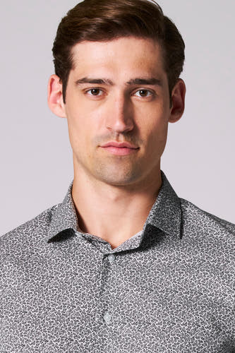 Chemise multicolore à manches longues de Bruce & Butler, avec un subtil imprimé noir.