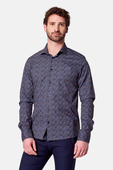 Chemise noire à manches longues de Bruce & Butler, avec de petits motifs floraux et des boutons foncés.