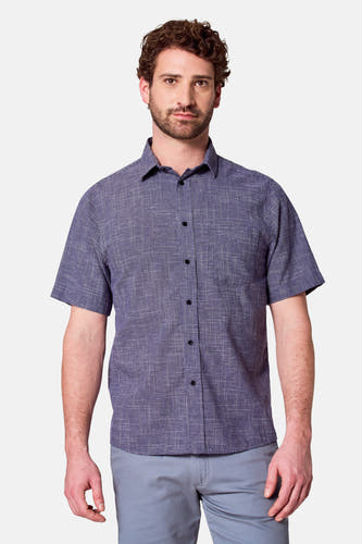 Blauw overhemd met korte mouwen van Bruce & Butler, met een fijn ruitpatroon, gedragen met een blauwe broek.