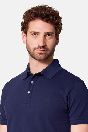 Polo bleu marine à manches courtes de Bruce & Butler, avec fermeture à boutons et détail de logo subtil.