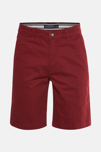 Bordeaux bermuda van Bruce & Butler, met een effen dessin en een knoopsluiting.