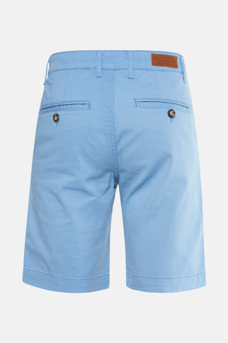 Shorts bleus de Bruce & Butler, vus de l'arrière, avec deux poches et une fermeture à boutons.