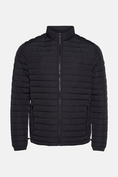 Zwarte korte jas van Bruce & Butler, met ritssluiting en gewatteerd patroon.