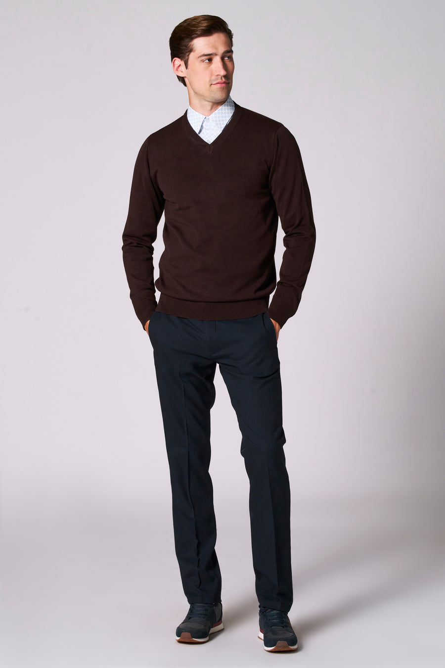 Pull met V-hals - bruin - Bruce & Butler