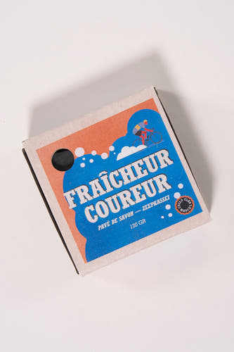 Savon du Cyclo Club Marcel, dans un emballage carré avec un design rétro d'un cycliste.