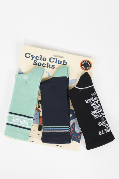 Chaussettes multicolores de Cyclo Club Marcel, avec impression textuelle et un design alterné.