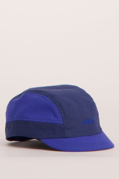 Blauwe pet van Cyclo Club Marcel met donkerblauwe accenten en geborduurd logo.
