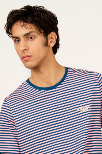 Multikleurig T-shirt met korte mouwen van Cyclo Club Marcel, met blauwe en roze strepen en een ronde halslijn.