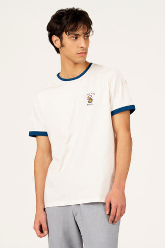 T-shirt blanc à manches courtes Cyclo Club Marcel, avec des accents bleus sur les manches et le col et un imprimé dans le dos.