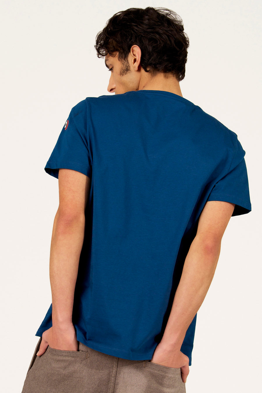 Blauw T-shirt met korte mouwen van Cyclo Club Marcel, gezien van achteren met een klein logo op de mouw.
