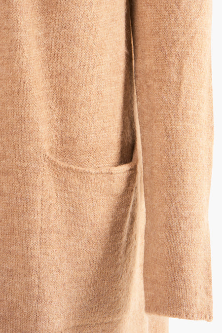 Beige gilet van COPINES D'ANVERS, met een gebreide textuur en een opgestikte zak.