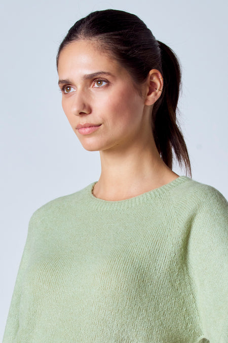 Groene trui met ronde hals van Clouds of Fashion, met raglanmouwen en een fijne gebreide textuur.