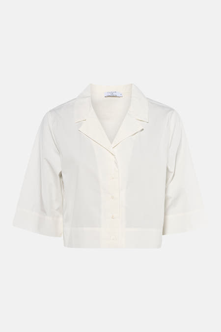 Witte blouse met driekwart mouwen van Clouds of Fashion, met knoopsluiting aan de voorkant.