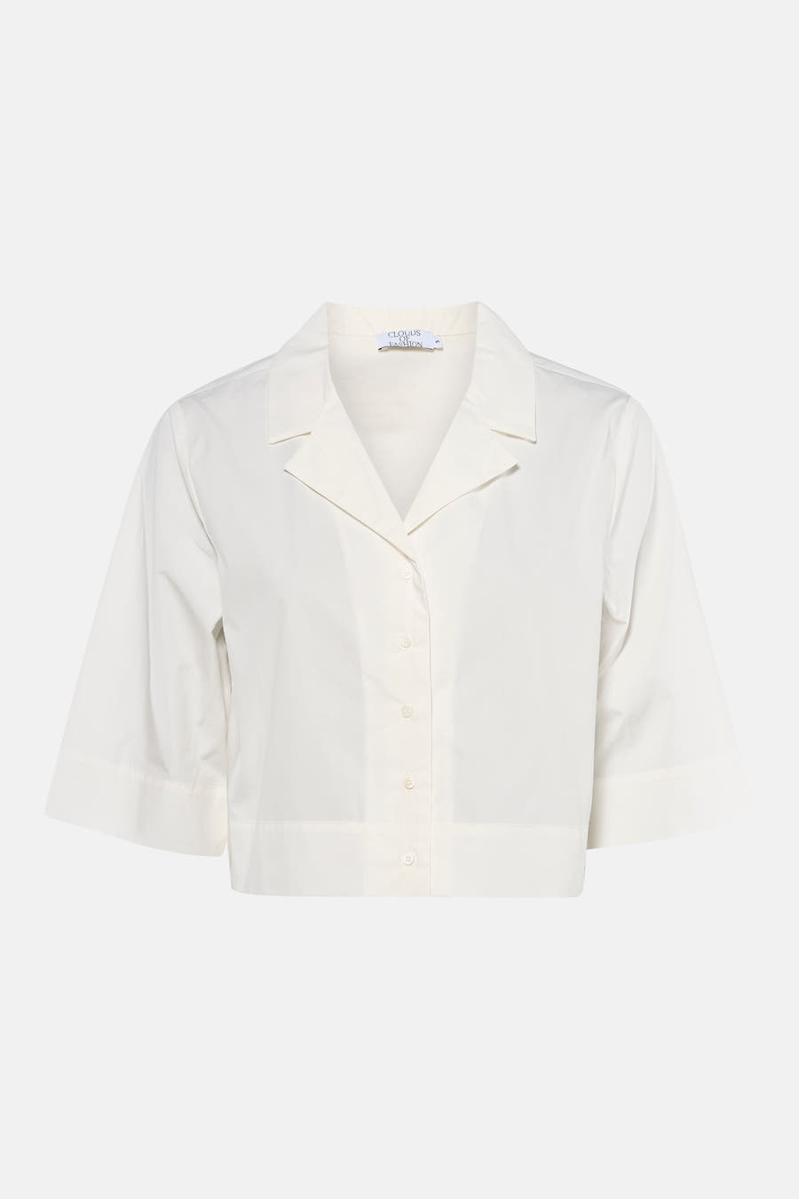 Witte blouse met driekwart mouwen van Clouds of Fashion, met knoopsluiting aan de voorkant.