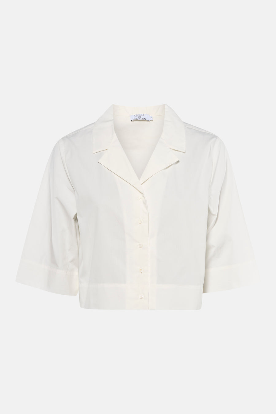 Witte blouse met driekwart mouwen van Clouds of Fashion, met knoopsluiting aan de voorkant.