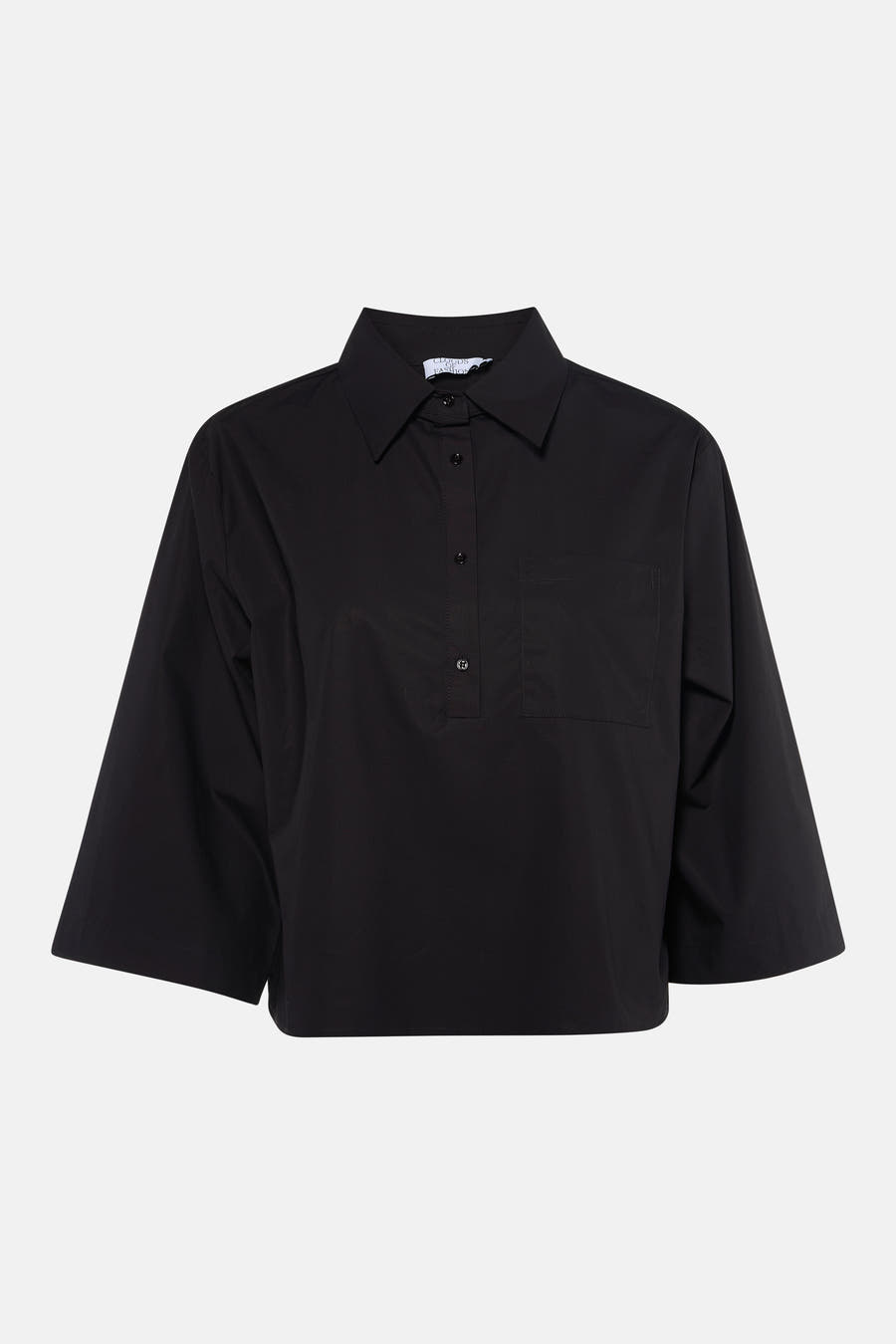 Zwarte blouse van Clouds of Fashion met driekwart mouwen, knoopsluiting en borstzak.