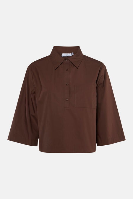 Bruine blouse van Clouds of Fashion met korte mouwen, een borstzakje en knoopsluiting.