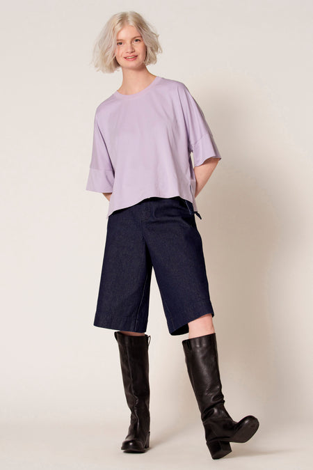 Paars T-shirt met korte mouwen van Clouds of Fashion, losvallend model met omgeslagen mouwen.