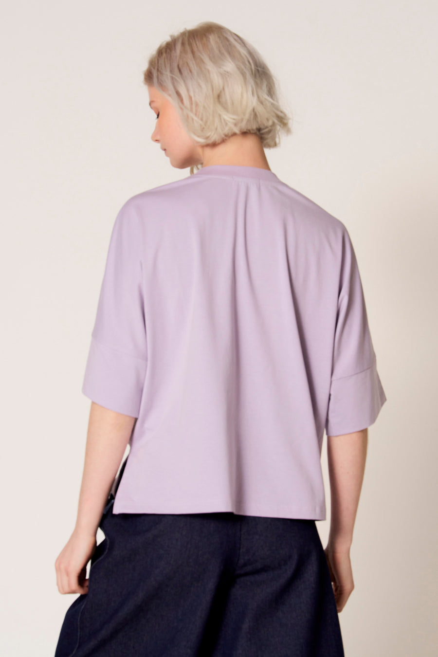 Paars T-shirt met korte mouwen van Clouds of Fashion, met losse pasvorm en wijde mouwen.