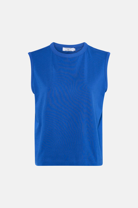 Blauwe singlet van Clouds of Fashion, mouwloos en met een ronde halslijn.
