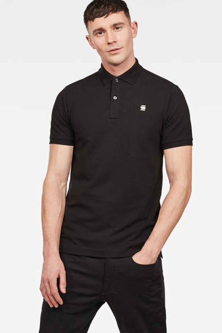 Polo noir de G-Star RAW, avec des manches courtes et un logo subtil sur la poitrine.