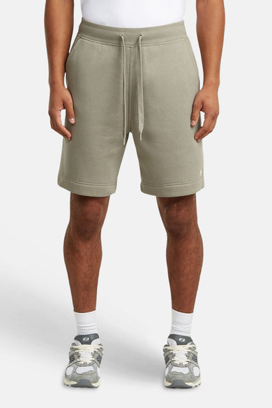 Grijze short van G-Star RAW met trekkoord, relaxte pasvorm en klein wit logo.