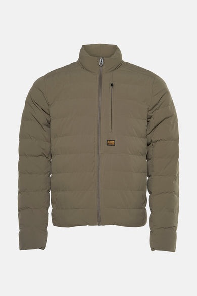 Kaki korte jas van G-Star RAW, met gewatteerd patroon en ritssluiting aan de voorkant.