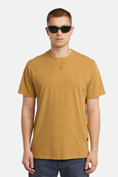 Geel T-shirt met korte mouwen van G-Star RAW, met een ronde halslijn en een klein logo op de borst.