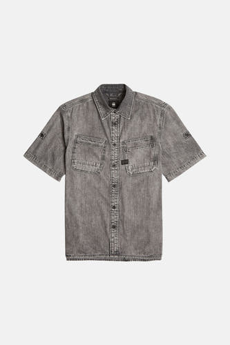 Grijs jeanshemd van G-Star RAW met korte mouwen en borstzakken.
