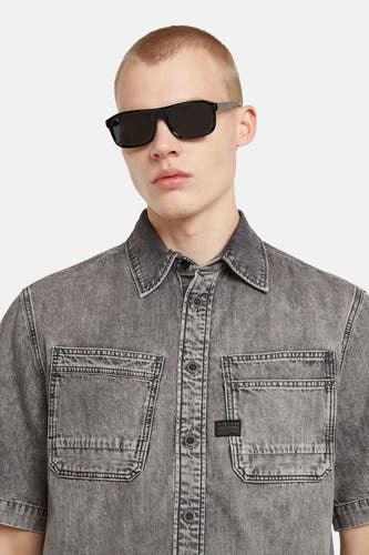 Jeanshemd in middengrijs denim van G-Star RAW, met korte mouwen en twee zakken op de borst.