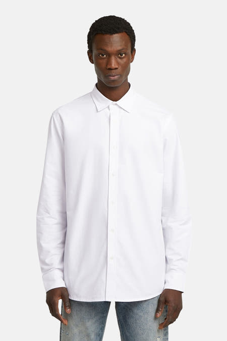 Chemise blanche à manches longues de G-Star RAW, avec un étiquette de marque sur le dos du col.