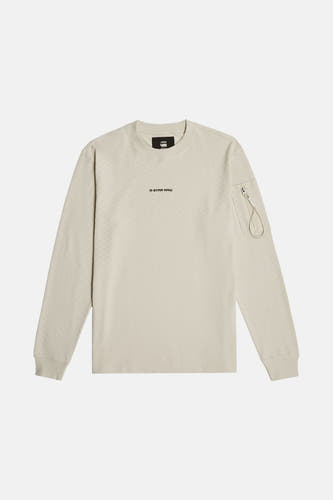 Ecru sweater van G-Star RAW, met lange mouwen en een zak met rits op de rechtermouw.
