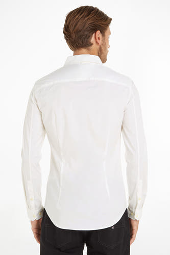 Wit overhemd met lange mouwen van TOMMY JEANS, gezien van achteren.