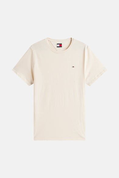 Beige T-shirt met korte mouwen van TOMMY JEANS, met klein logo op de borst en label in de nek.
