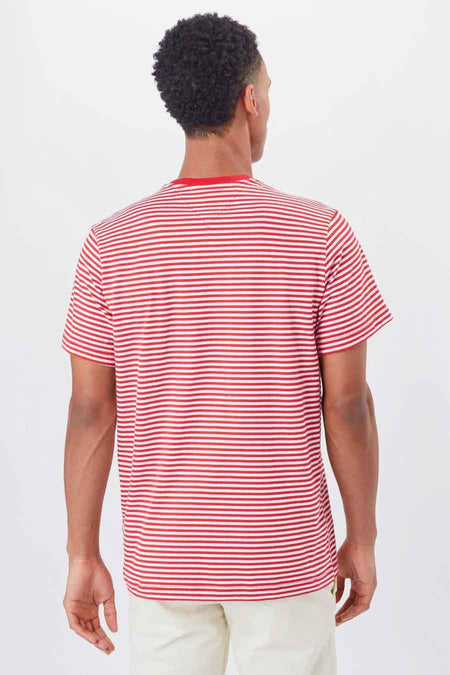 Rood-wit gestreept korte mouwen T-shirt van TOMMY JEANS, achterkant weergegeven op model met ronde hals en lichte broek