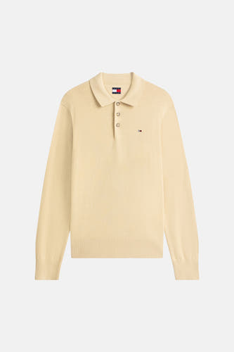 Beige trui van TOMMY JEANS, met lange mouwen en een polokraag met knoopsluiting.