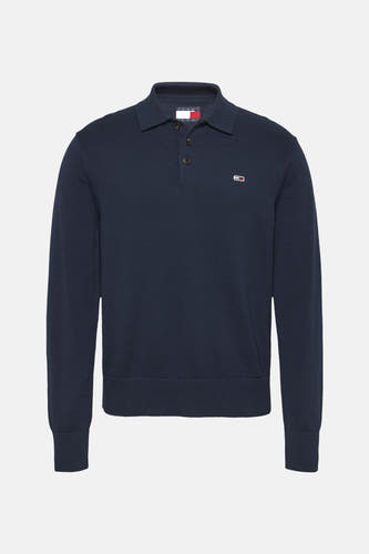 Blauwe trui van TOMMY JEANS met lange mouwen, polokraag en kleine merklogo op de borst.
