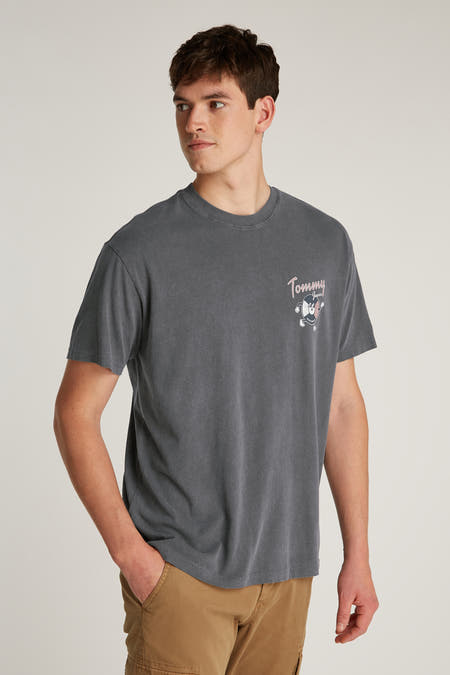 Zwart T-shirt met korte mouwen van TOMMY JEANS, met een vintage wassing en een print op de borst.