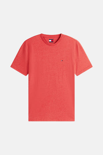 Rood T-shirt met korte mouwen van TOMMY JEANS, met een klein logo op de borst.
