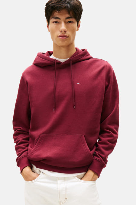 Bordeaux sweater met kap van Tommy Jeans, met trekkoorden en een zak op de voorkant.