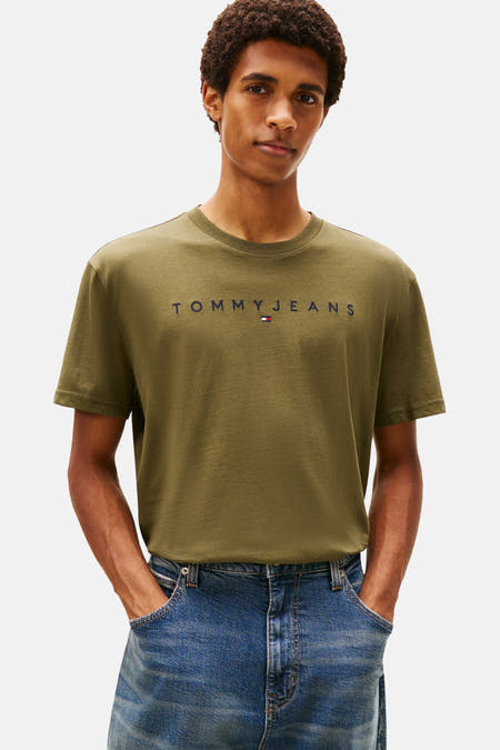 Groen T-shirt met korte mouwen van Tommy Jeans, met het merklogo op de borst.