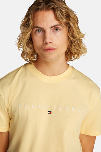 Geel T-shirt met korte mouwen van TOMMY JEANS, met logo op de borst.