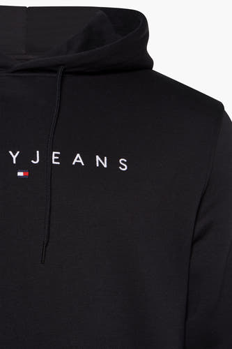 Zwarte sweater met kap van Tommy Jeans, met trekkoorden en logoprint op de borst.