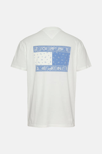 Wit T-shirt met blauwe Tommy Jeans print op de rug.
