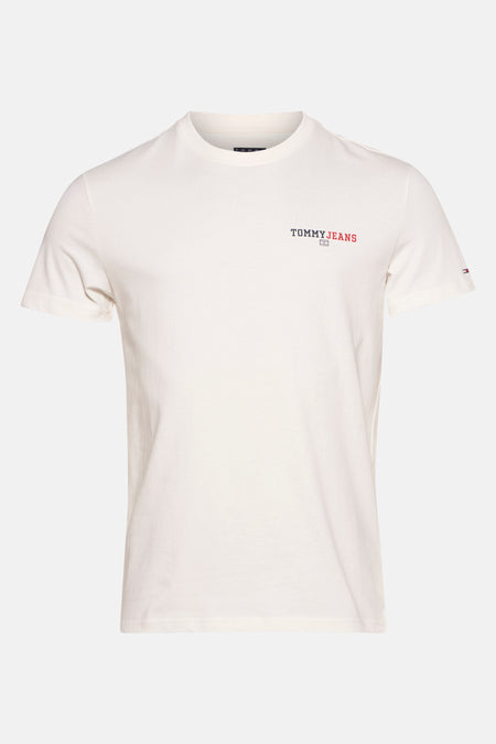 T-shirt blanc à manches courtes de TOMMY JEANS, avec logo sur la poitrine et un petit logo sur la manche.